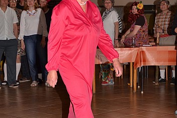 Módní přehlídka pokračuje (IČ)