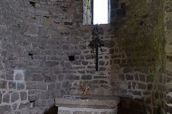 Apsida s obětním stolem (IČ)