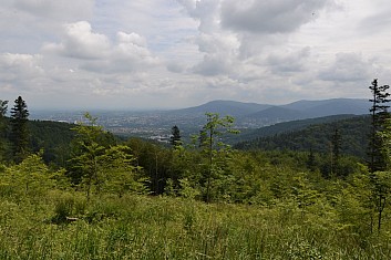 Pod kopečky začíná městská aglomerace Bielsko Bialej a dalších měst (IČ)