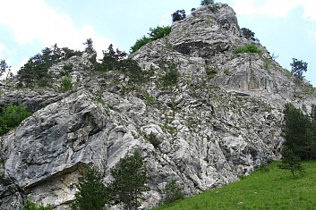 Prosieckou dolinu lemují impozantní skály (VČ)