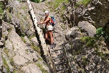 V horní část doliny se procvičíme na žebřících (IČ)