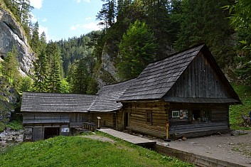 Mlýn v soukromých rukou (přístupný) (IČ)