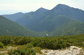 Pohled na Sivý vrch a Ostrou přes Bobroveckou dolinu (IČ)
