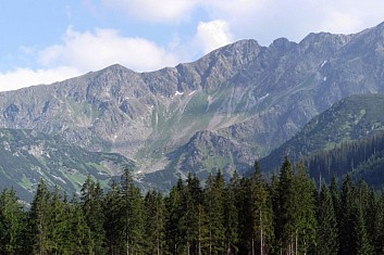 Nejvyšší partie Roháčů od parkoviště na Zverovce (VČ)
