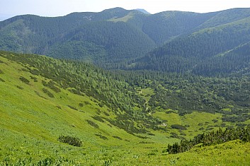 Látanou dolinu jsme nechali hluboko pod námi (IČ)