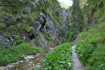 Juráňova dolina se rozšiřuje a tím se  s námi loučí (IČ)