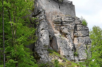 Ještě jeden pohled na zbytky hradu Valdštejn (IČ)