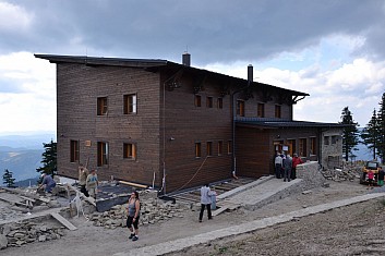 Bezručova chata je těsně před dokončením (IČ)