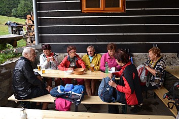 Zkouška pozornosti: kdo z nich byl na vrcholové fotce? (IČ)