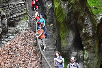 Sestupujeme do rokle (IČ)