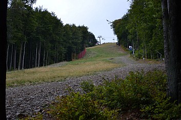 Pěšáci se blíží k trase lanovky (IČ)