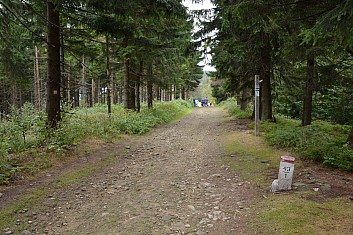 Cestu lemují české i polské turistické značky (IČ)