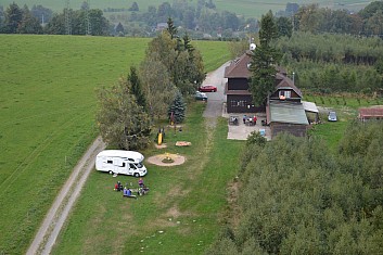 Počasí nám sice moc nepřeje, ale naše souputníky vidíme dobře (IČ)