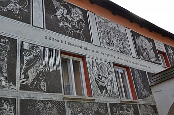 Tady se studenti procvičí, a pak mohou restaurovat třeba zámek ... (IČ)