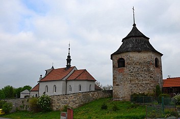 Kostel se zvonicí v Nepřívěci (IČ)