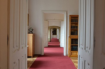 Průhled enfiládou (IČ)