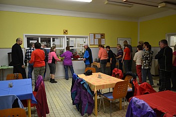 Konečně jsme našli jídelnu (na první cestu jsme potřebovali mapu) (IČ)