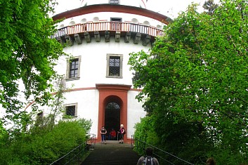 Jde se na prohlídku (DŠ)