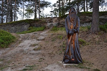 Vstup na Velké Hradisko střeží socha Habala (IČ)