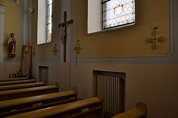 V kapli nechybí ani křížová cesta (IČ)