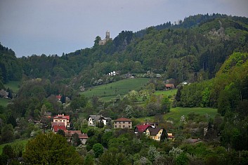 Před námi se otevřel pohled na hrad Frýdštejn a ... (IČ)