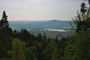 Pohled na Veliš přes Ostruženský rybník (IČ)