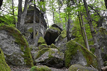 Impozantní skupiny balvanů (IČ)