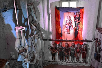 Na Valdické bráně je výstava loutek (IČ)