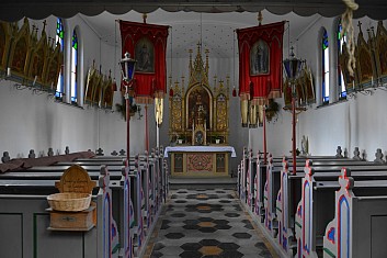 Interiér kostela (IČ)