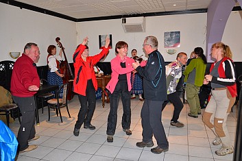 ... a protáhli tělo i při tanci (IČ)