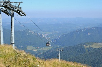 Trasu zahajujeme u horní stanice lanovky Vrátna-Chleb (IČ)