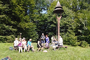 Zvonička a vyhlídkové místo nad Kozlovicemi