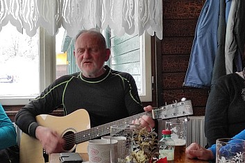 Zdeněk hraje