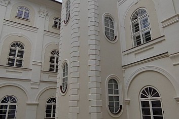 nádvoří zámku