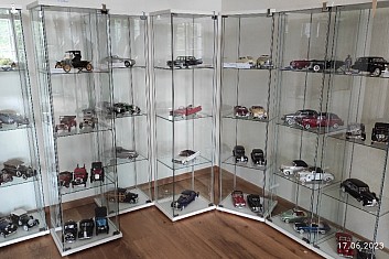 modely historických aut od sběratele z Krnova