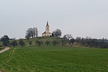 4. den - putování v okolí Lázní Bělohrad: Poutní místo Byšičky s kostelem sv. Petra a Pavla
