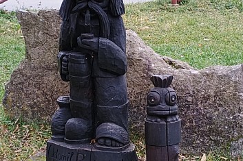 dřevěná socha vodníka