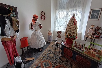 Hanácký koutek s hanáckým svatebním dortem.