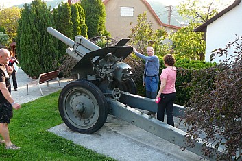 Zaměstnanci VOP okukovali vojenskou techniku ( Zliechov).