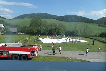 V místě ubytování, zrovna slavili MDD.