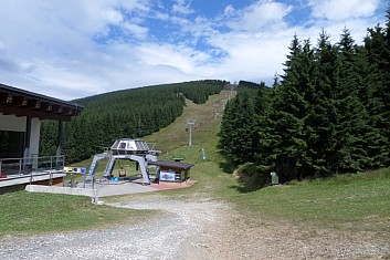 Mezistanice lanovky z Ramzové na Šerák.